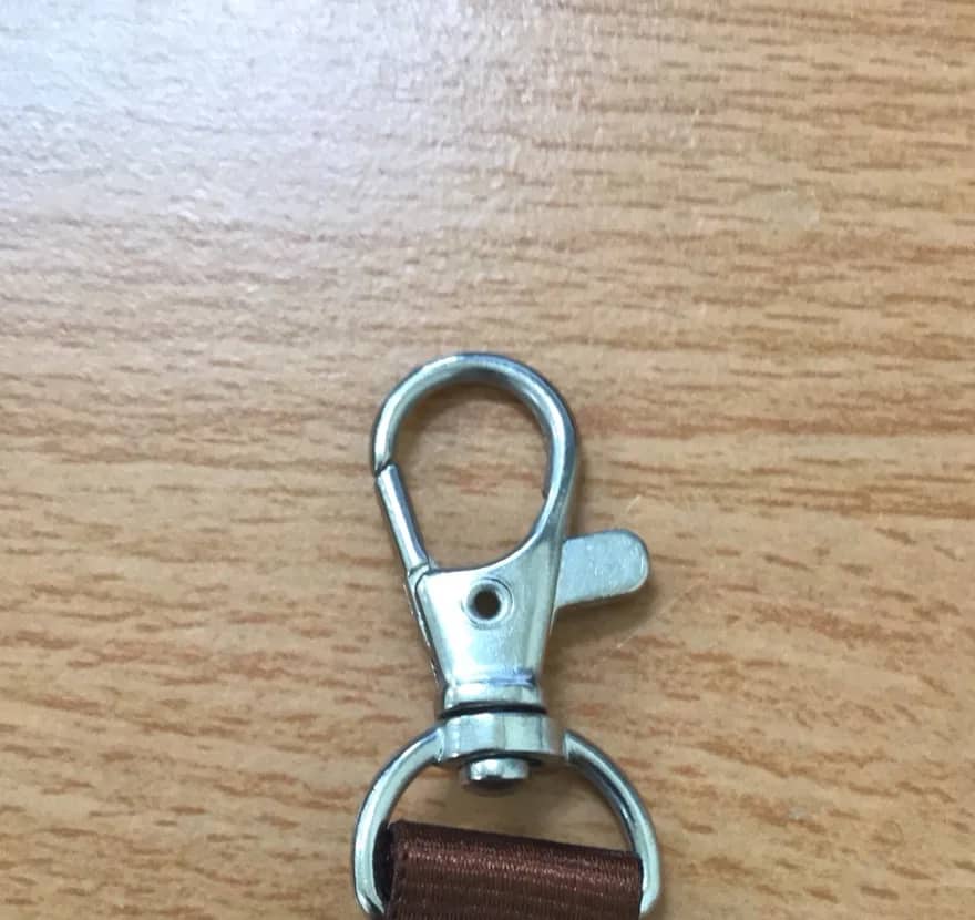 證件繩龍蝦扣與鋁束環五金特寫
